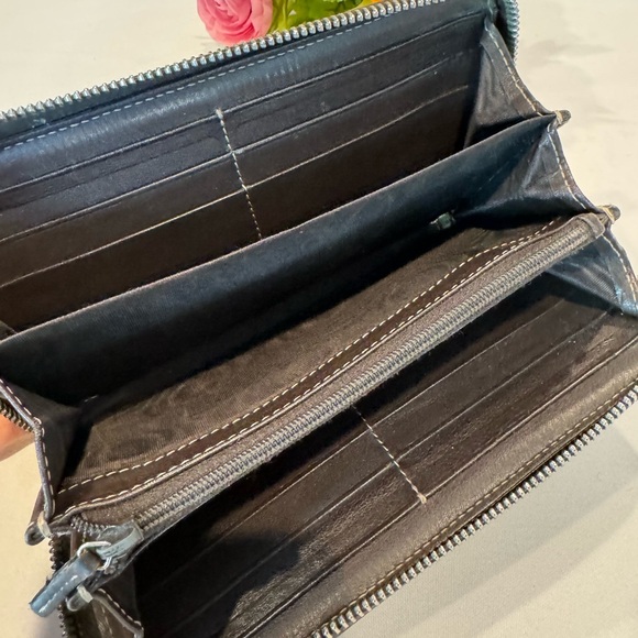 Authentic Gucci zippy PVC  wallet - Picture 7 of 12